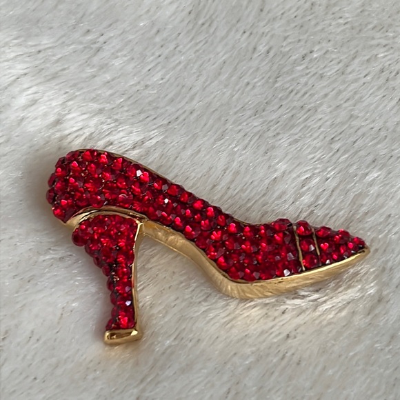 Jewelry - Vintage Pave crystal red pump brooch
